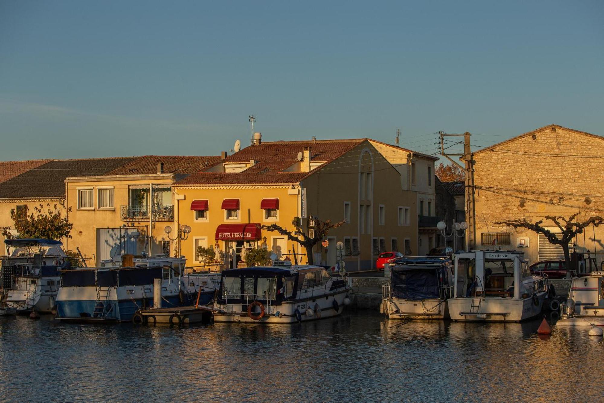 Logis Heraclee Saint-Gilles  Bagian luar foto