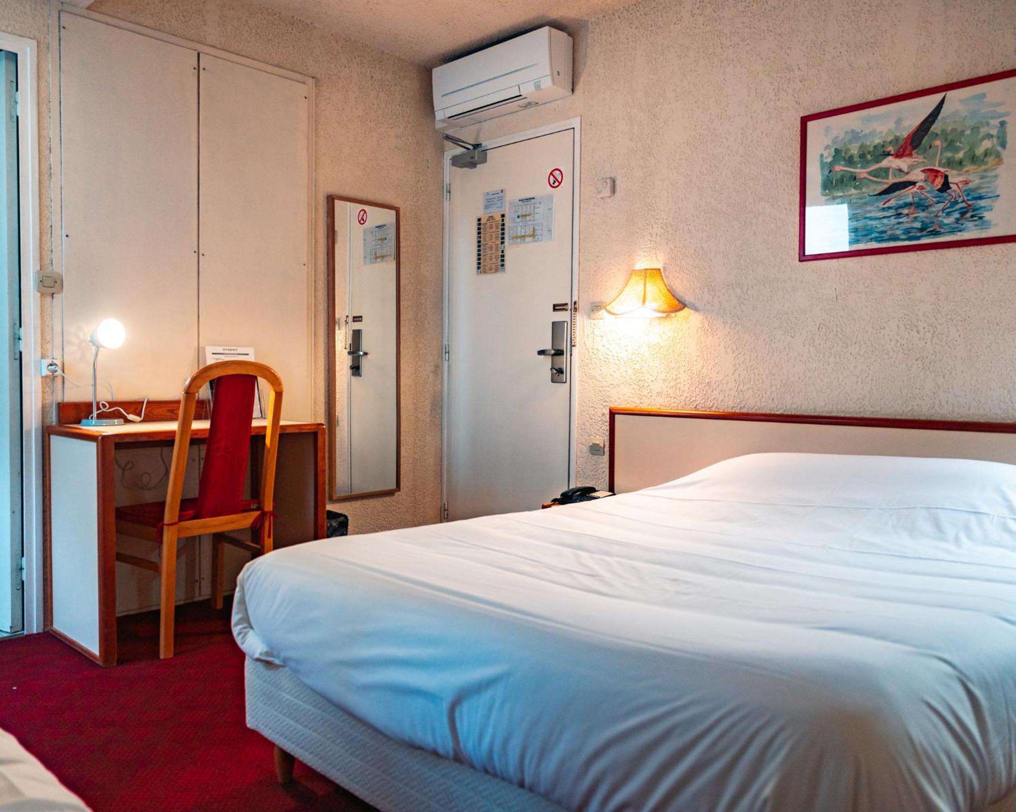 Logis Heraclee Saint-Gilles  Bagian luar foto