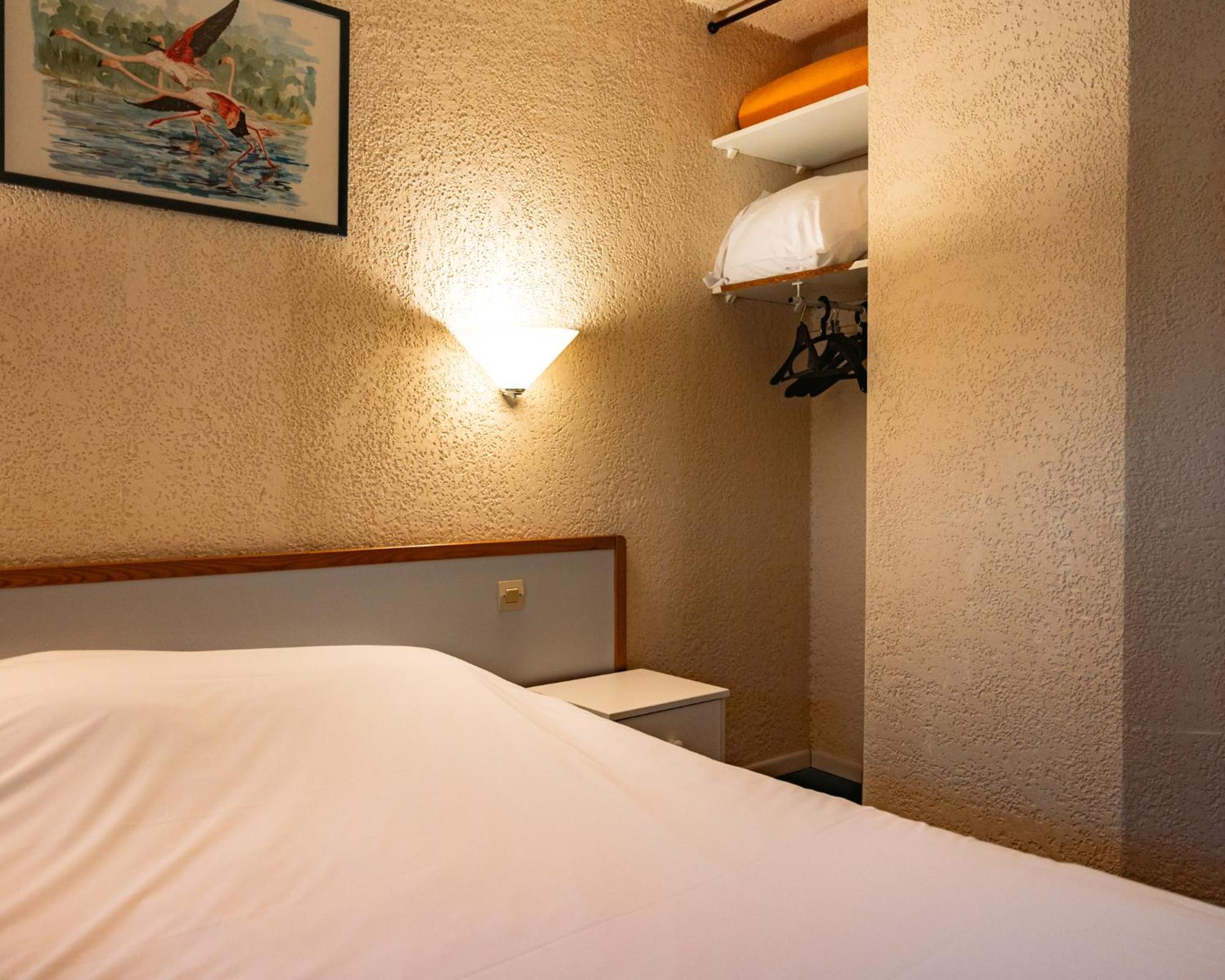 Logis Heraclee Saint-Gilles  Bagian luar foto