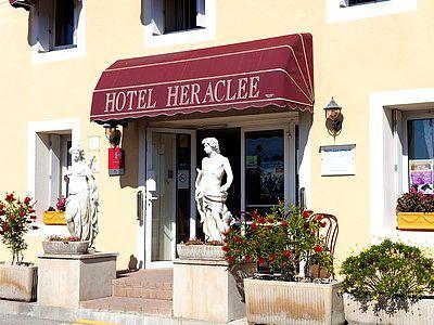 Logis Heraclee Saint-Gilles  Bagian luar foto
