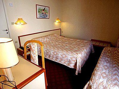 Logis Heraclee Saint-Gilles  Bagian luar foto