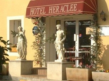 Logis Heraclee Saint-Gilles  Bagian luar foto
